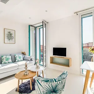 Apartment New ! Sea View Design + Balcony 203