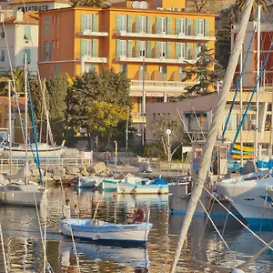 De La Darse Hotel